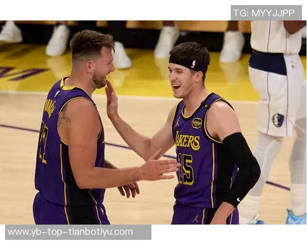 小里弗斯称赞克莱传奇地位现阶段只为热爱篮球而战