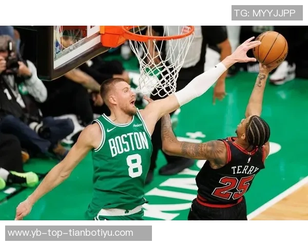 怀特回应布朗无缘月最佳称其为球队绝对核心不解评选规则 怀特回应布朗无缘月最佳称其为球队绝对核心不解评选规则